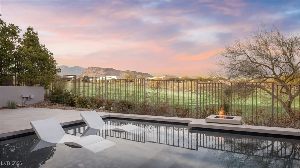 8 Sun Glow, Las Vegas, NV 89135