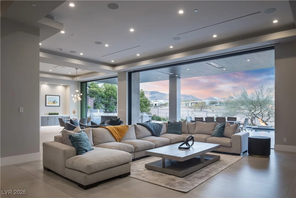 8 Sun Glow, Las Vegas, NV 89135