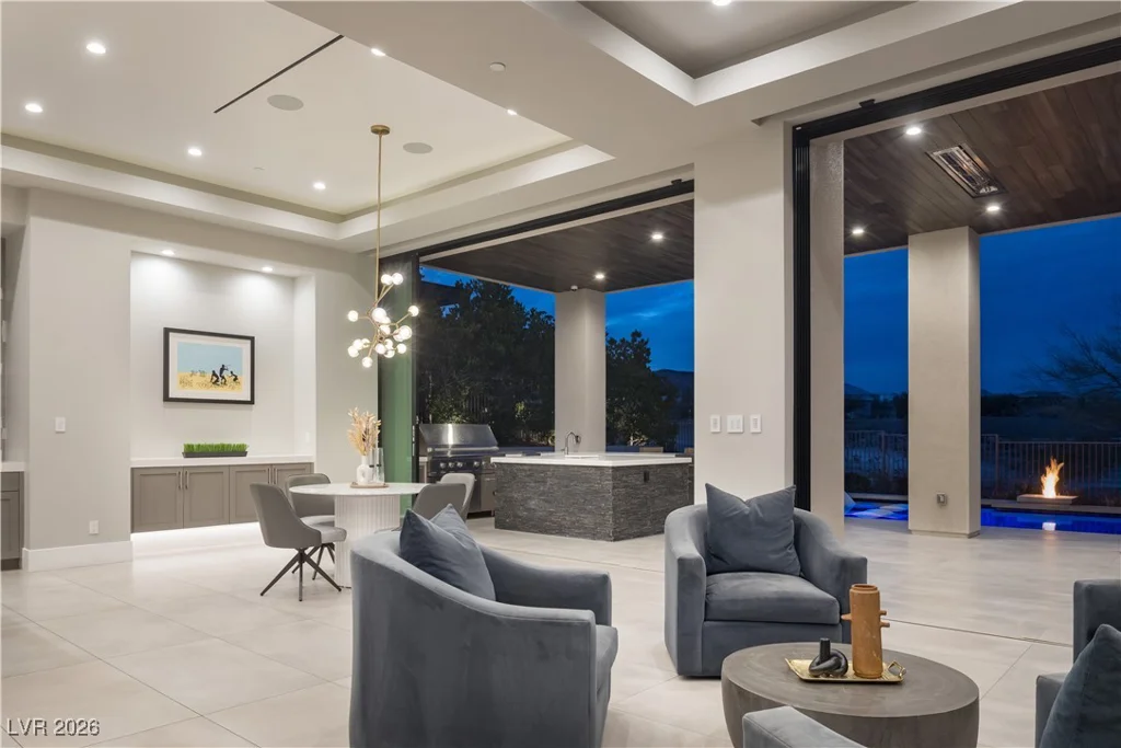 8 Sun Glow, Las Vegas, NV 89135