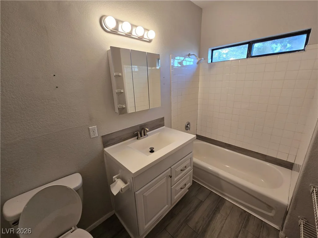 2011 Sue, Las Vegas, NV 89108