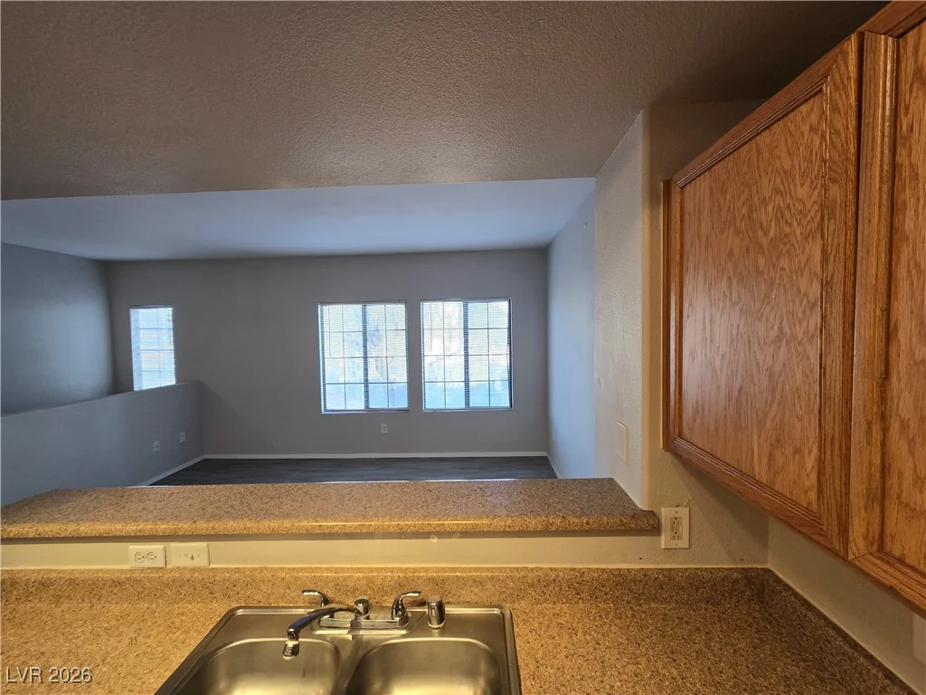 2011 Sue, Las Vegas, NV 89108