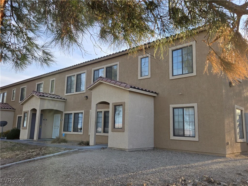2011 Sue, Las Vegas, NV 89108