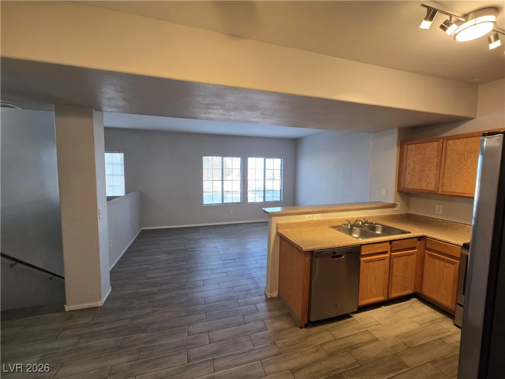 2011 Sue, Las Vegas, NV 89108