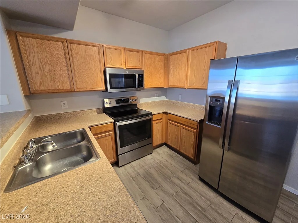 2011 Sue, Las Vegas, NV 89108