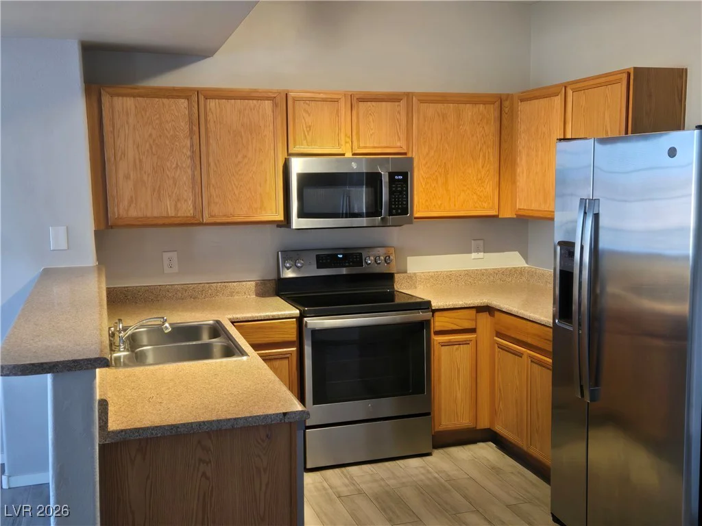 2011 Sue, Las Vegas, NV 89108