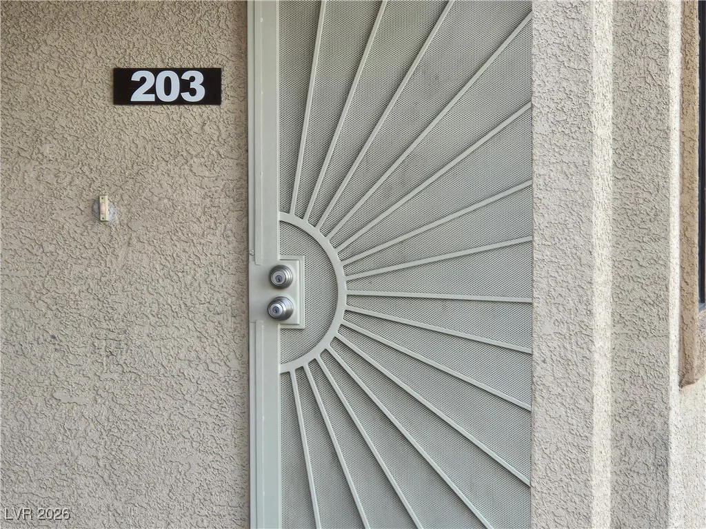 2011 Sue, Las Vegas, NV 89108
