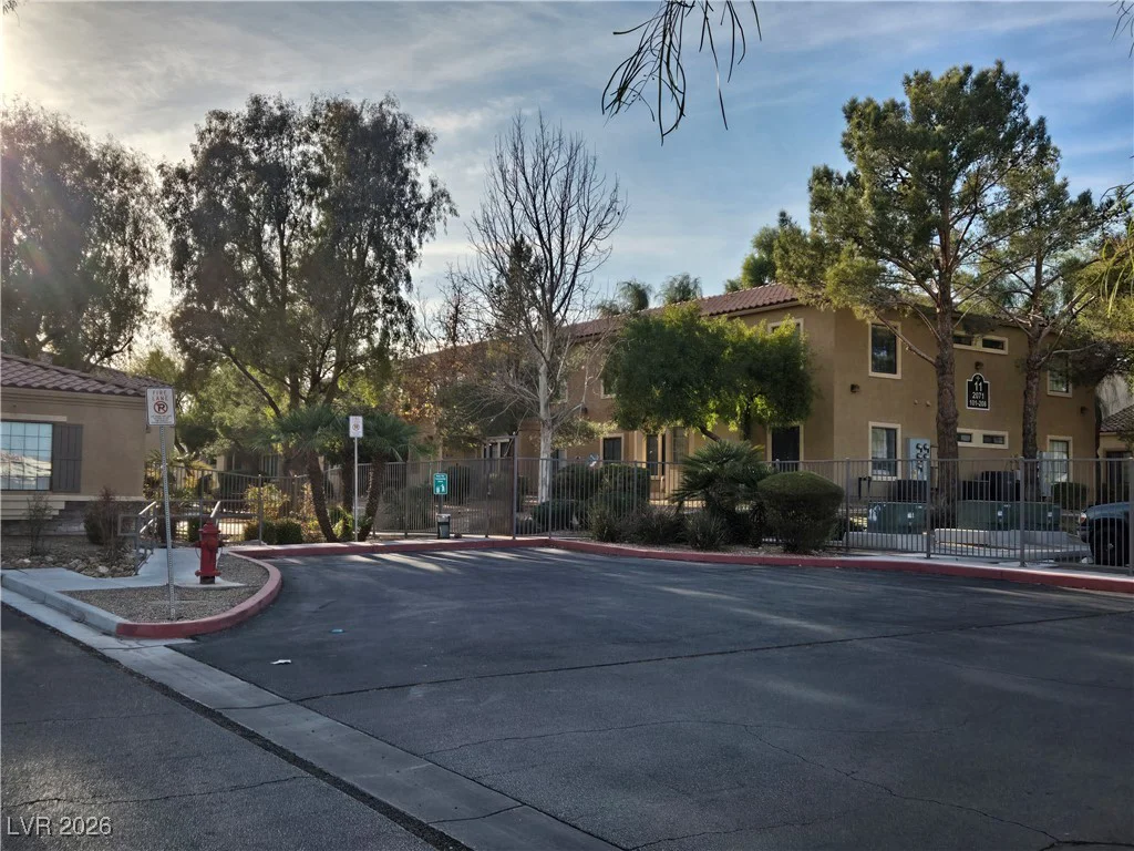 2011 Sue, Las Vegas, NV 89108