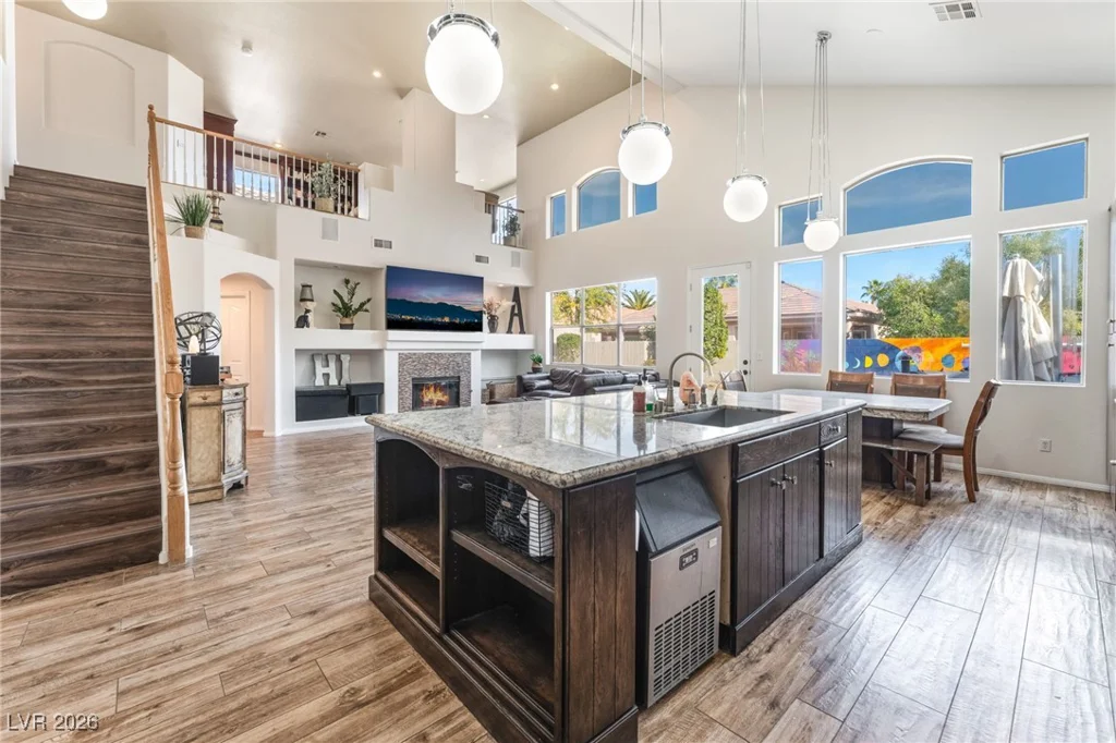 2766 Glen Port, Las Vegas, NV 89135