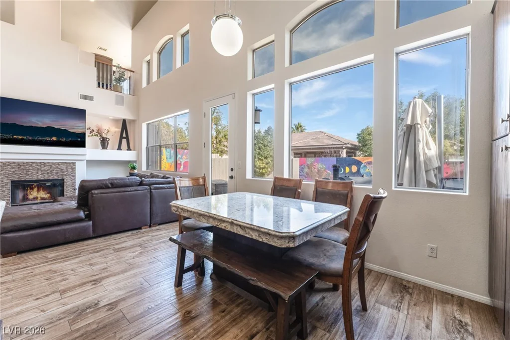 2766 Glen Port, Las Vegas, NV 89135