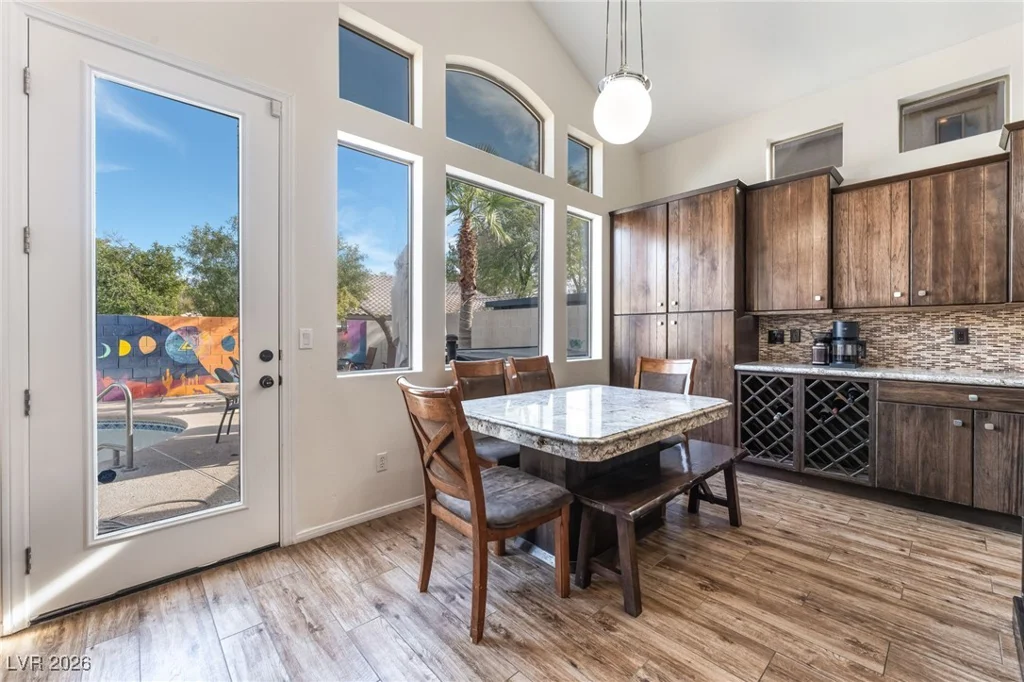2766 Glen Port, Las Vegas, NV 89135