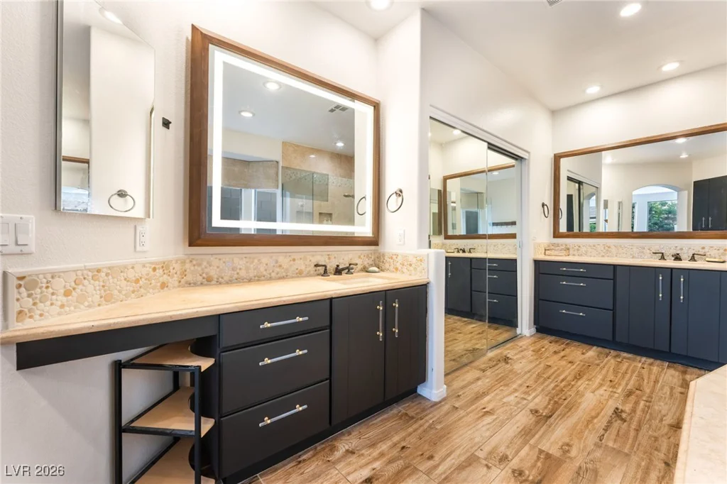 2766 Glen Port, Las Vegas, NV 89135