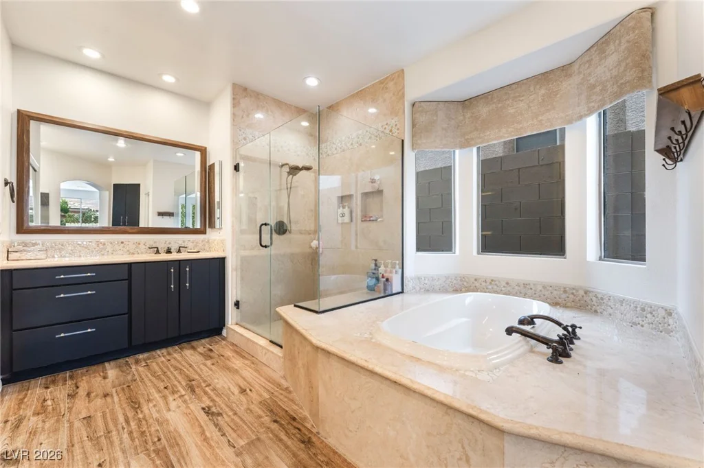 2766 Glen Port, Las Vegas, NV 89135