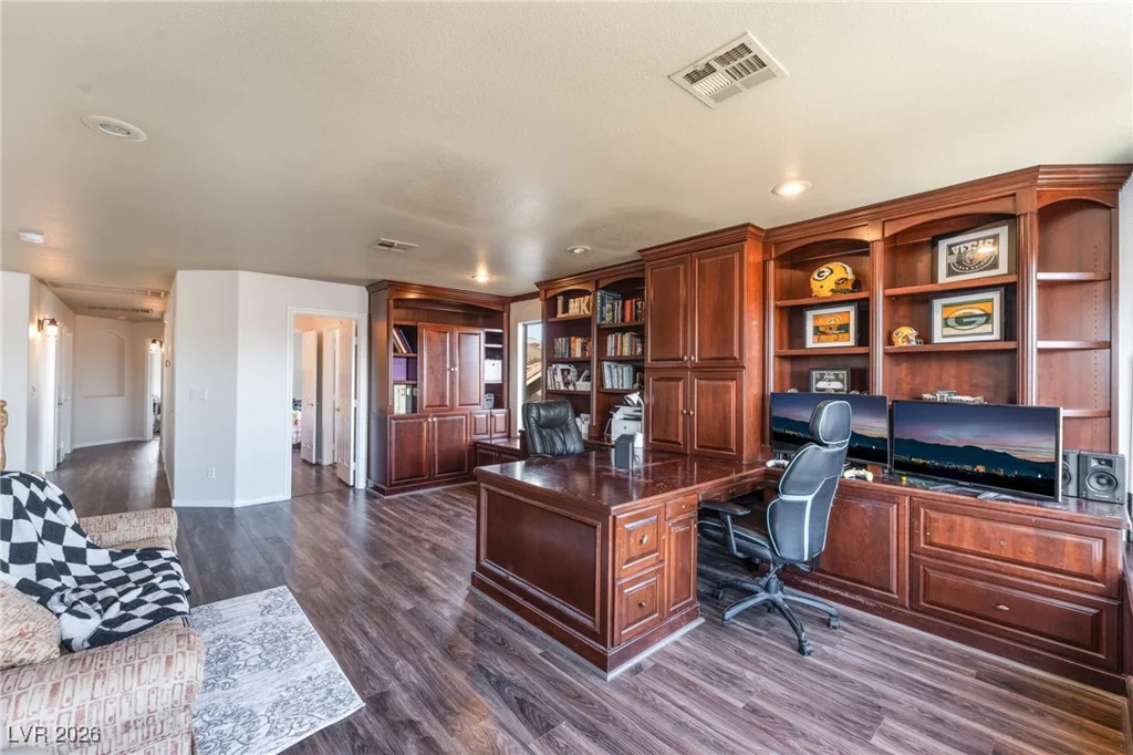 2766 Glen Port, Las Vegas, NV 89135