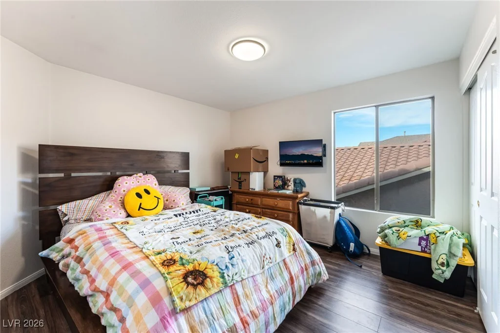 2766 Glen Port, Las Vegas, NV 89135