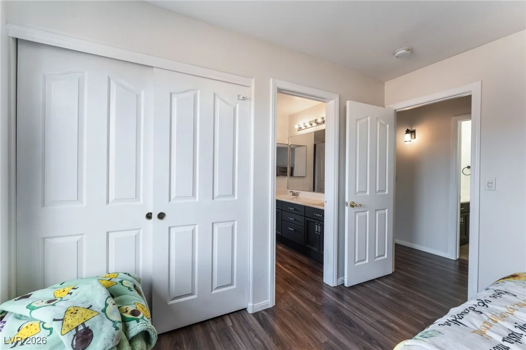 2766 Glen Port, Las Vegas, NV 89135