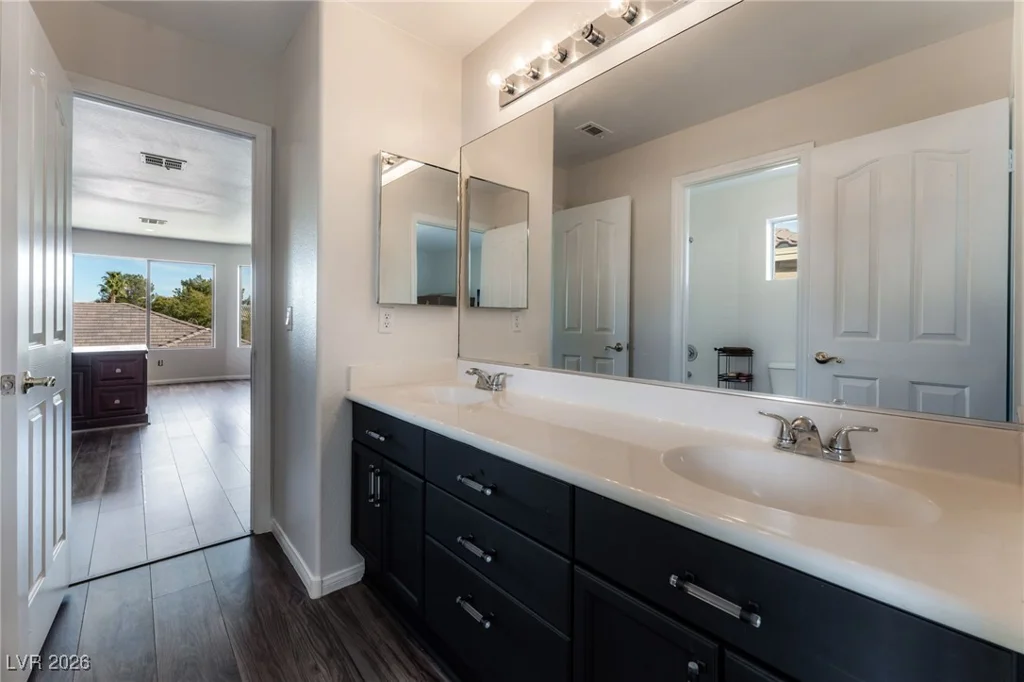 2766 Glen Port, Las Vegas, NV 89135