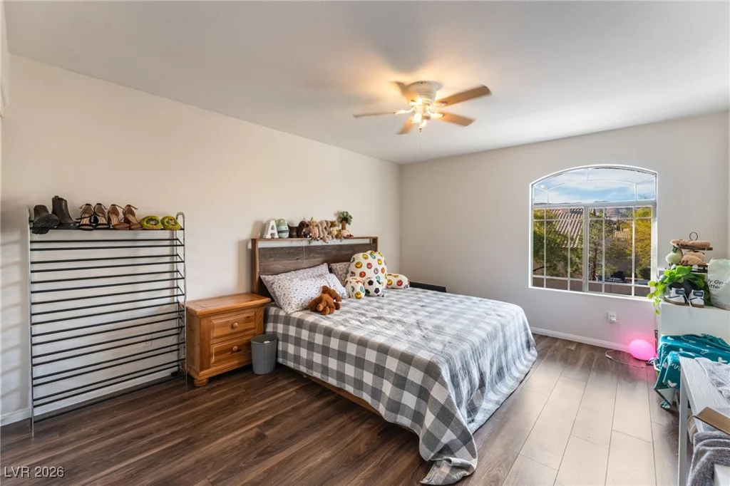 2766 Glen Port, Las Vegas, NV 89135
