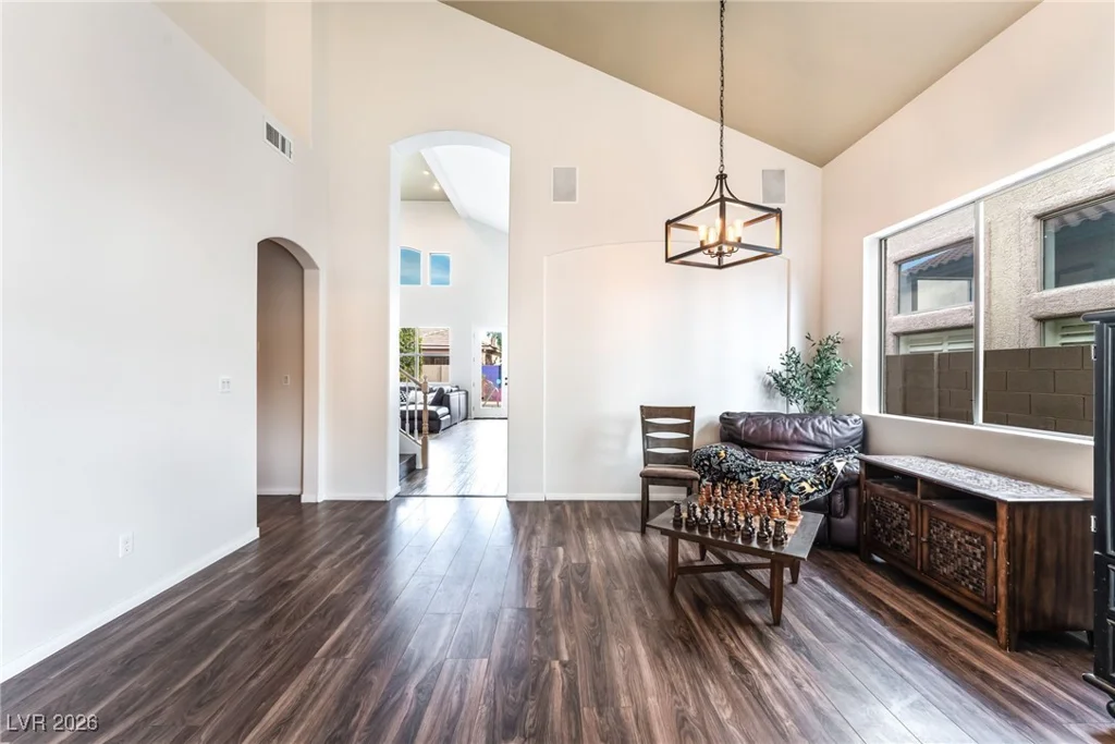 2766 Glen Port, Las Vegas, NV 89135