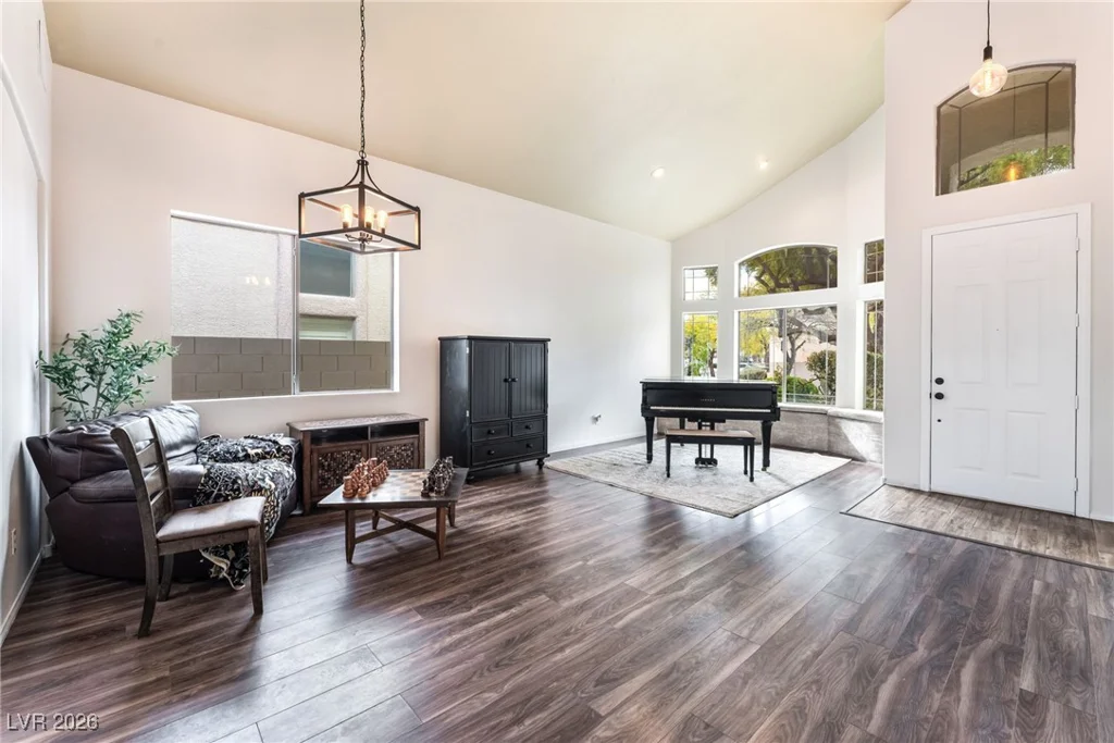 2766 Glen Port, Las Vegas, NV 89135