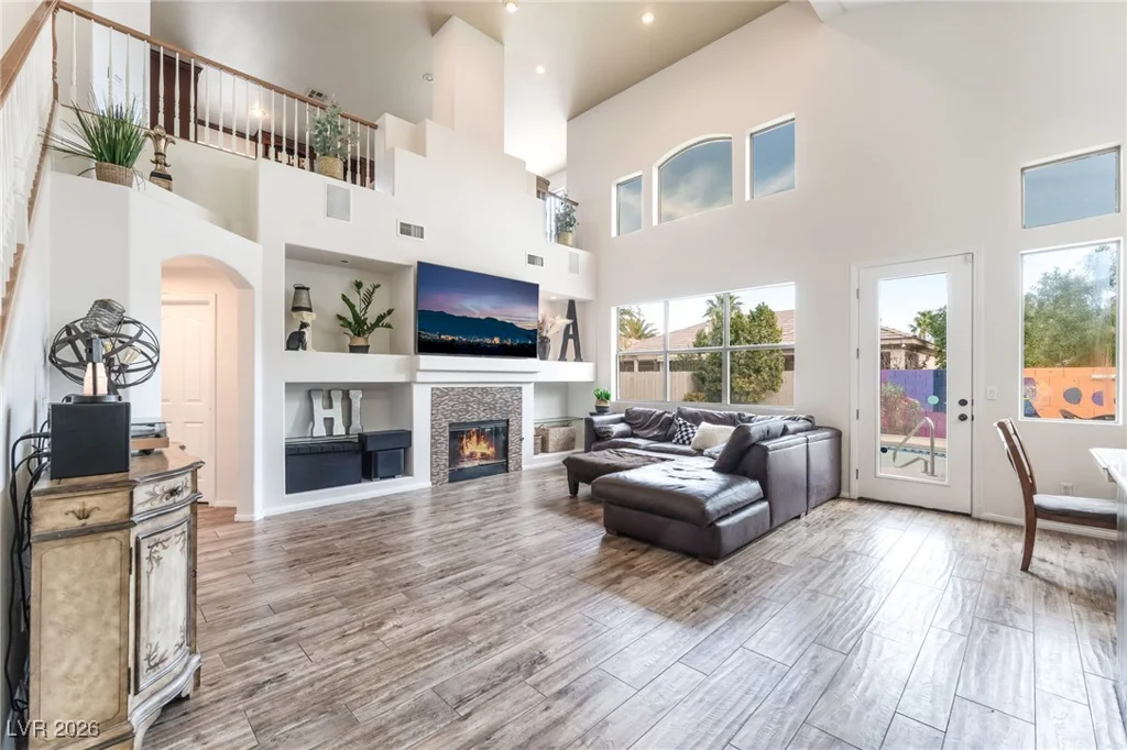 2766 Glen Port, Las Vegas, NV 89135