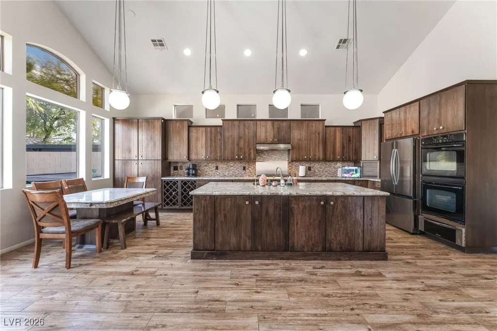 2766 Glen Port, Las Vegas, NV 89135