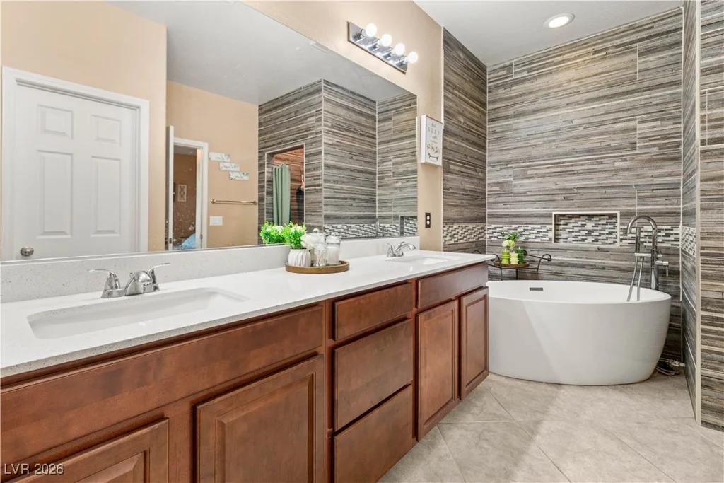 5776 Silver Cascade, Las Vegas, NV 89131