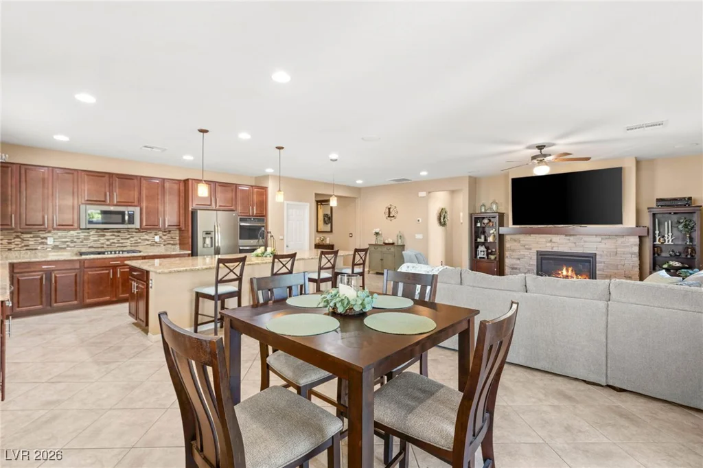 5776 Silver Cascade, Las Vegas, NV 89131