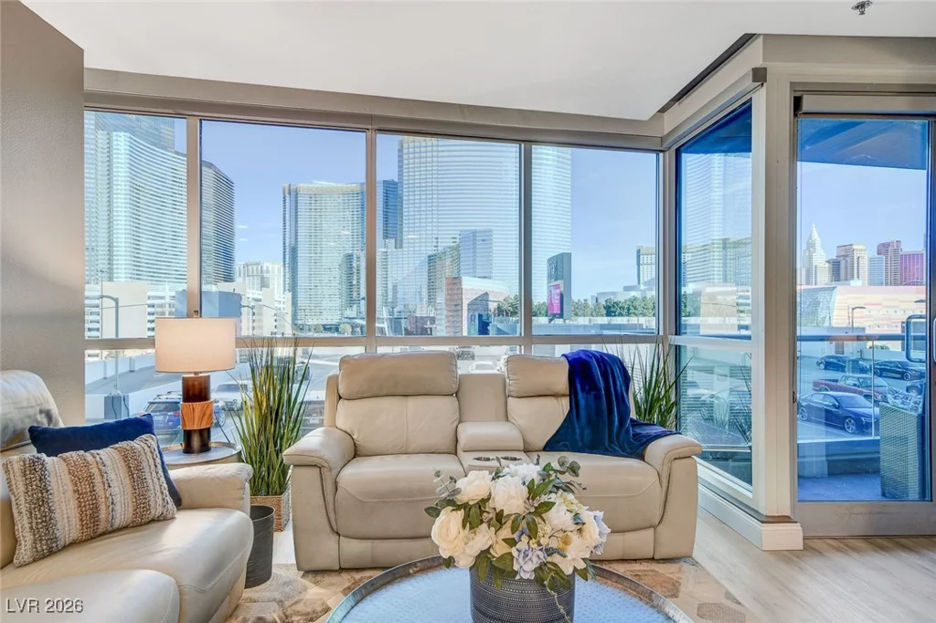4525 Dean Martin, Las Vegas, NV 89103