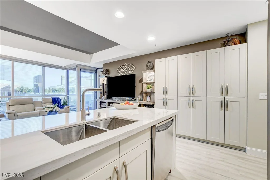 4525 Dean Martin, Las Vegas, NV 89103