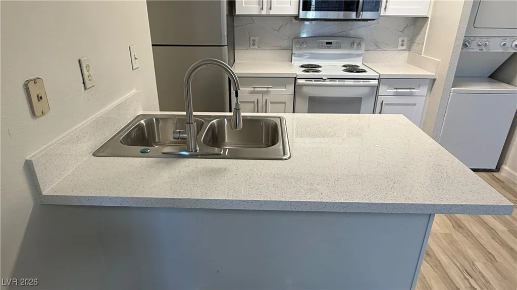 1381 University, Las Vegas, NV 89119