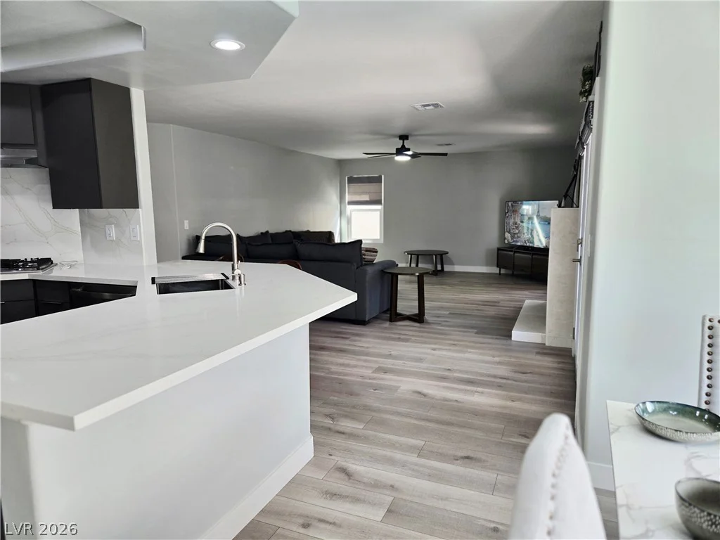 9651 Stoney Creek, Las Vegas, NV 89117