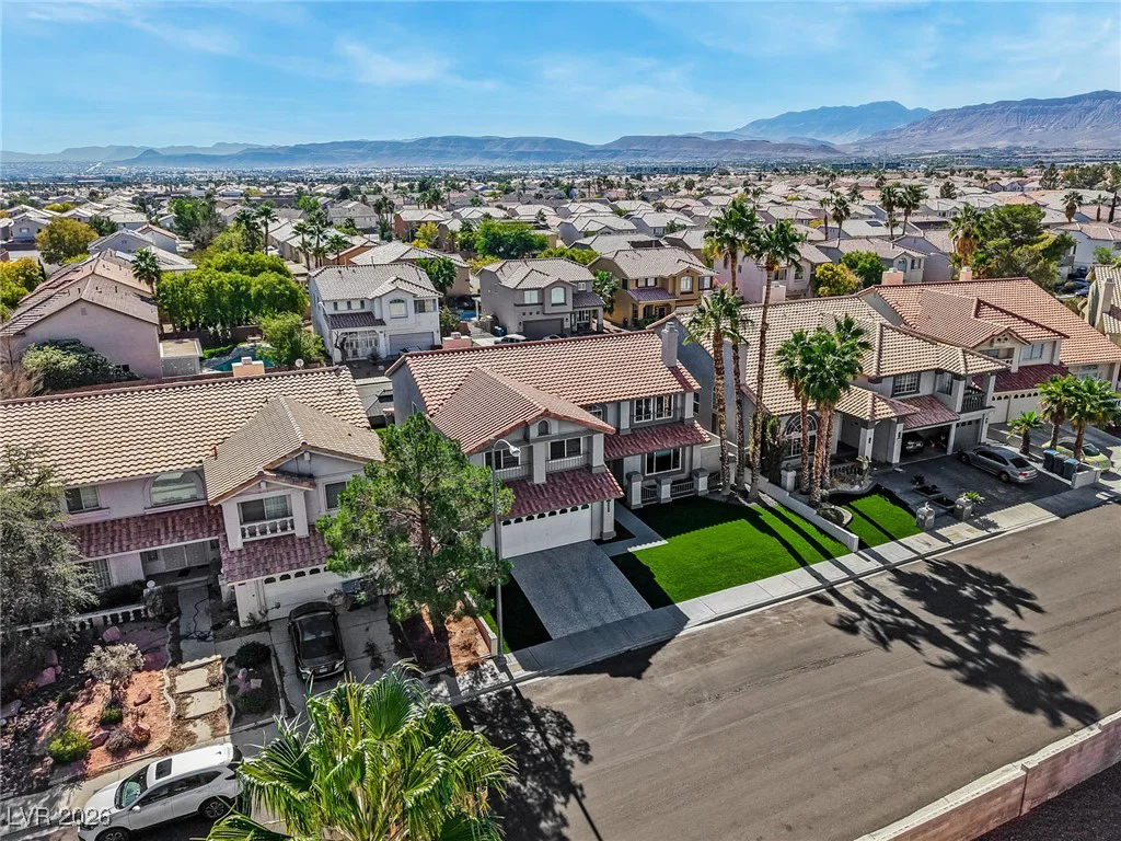 9651 Stoney Creek, Las Vegas, NV 89117