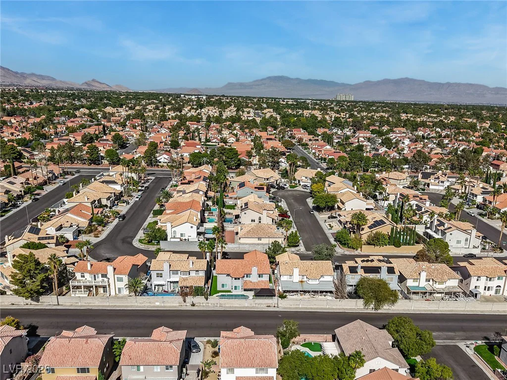 9651 Stoney Creek, Las Vegas, NV 89117