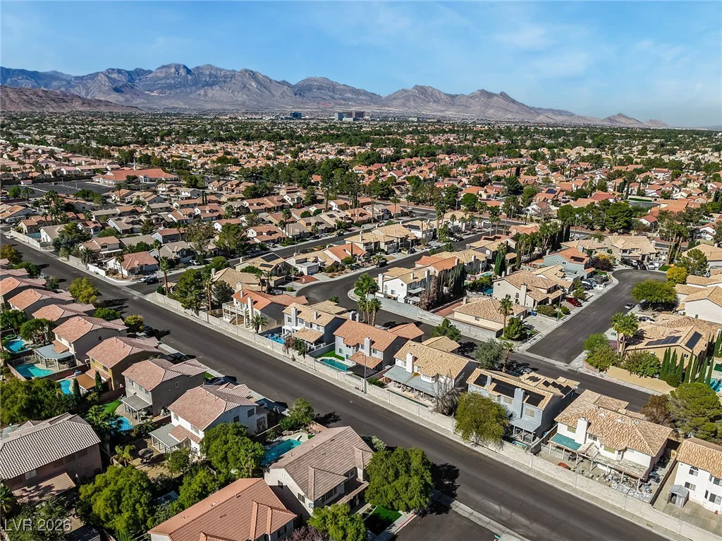 9651 Stoney Creek, Las Vegas, NV 89117