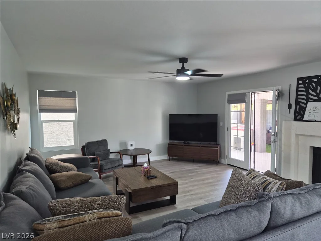 9651 Stoney Creek, Las Vegas, NV 89117