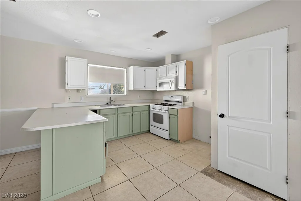 713 Strawberry, Henderson, NV 89002