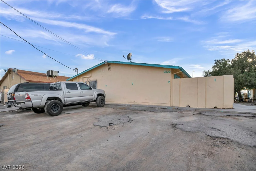 2220 Lamb, Las Vegas, NV 89115
