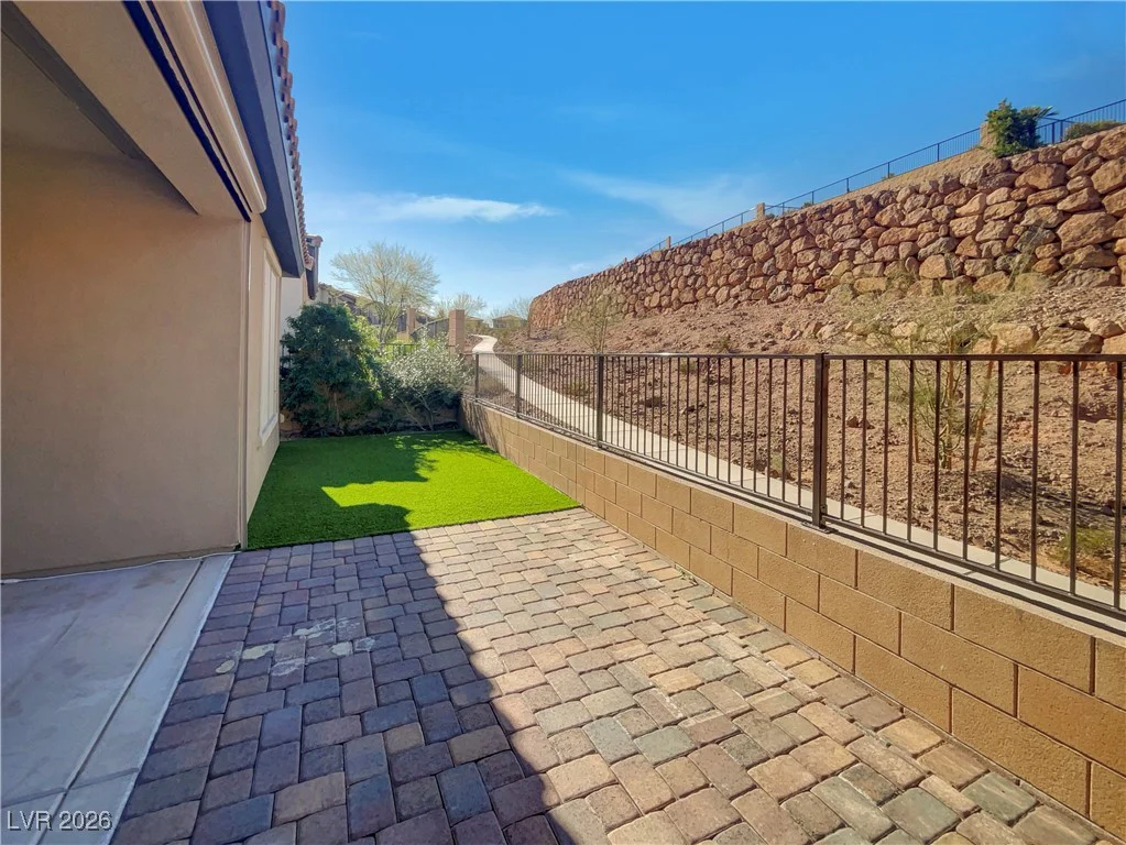 77 Stone Bluff, Henderson, NV 89011