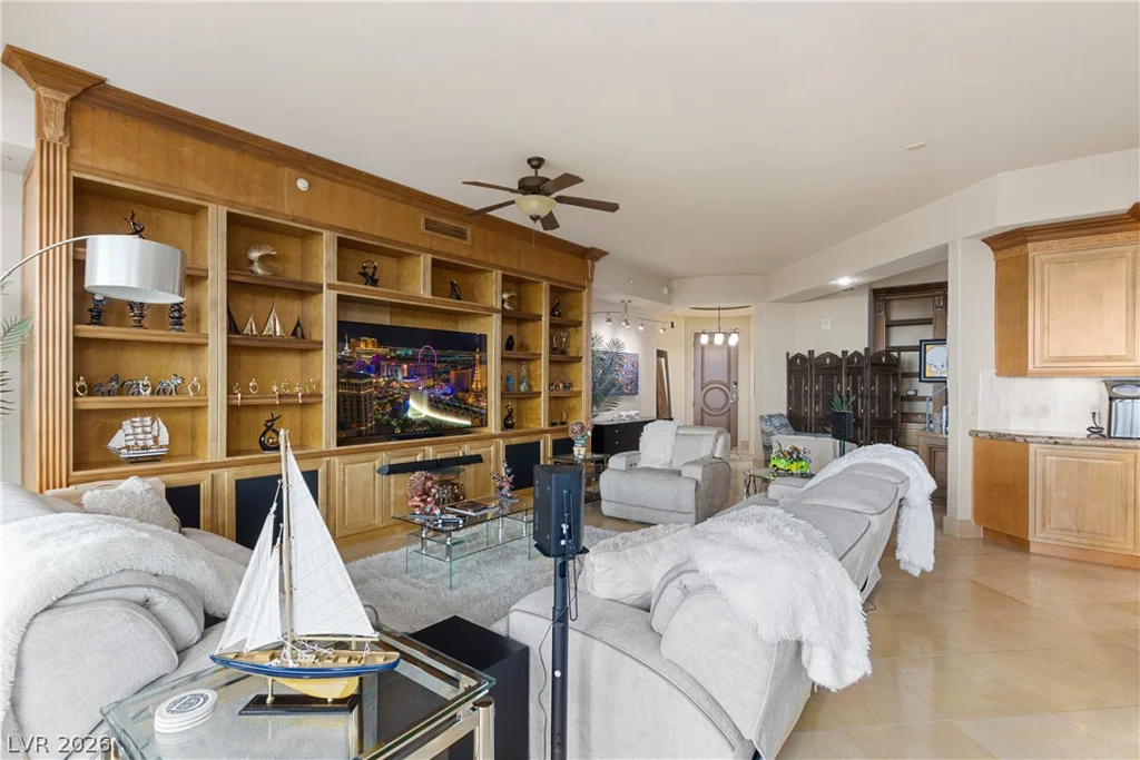 9101 Alta, Las Vegas, NV 89145