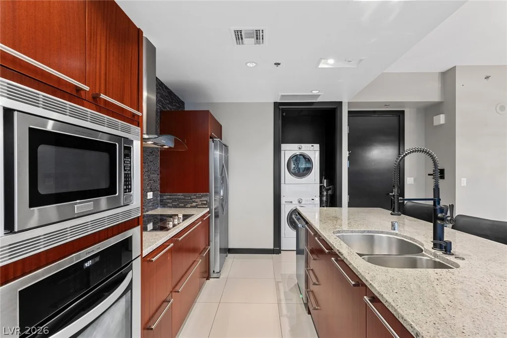 4471 Dean Martin, Las Vegas, NV 89103