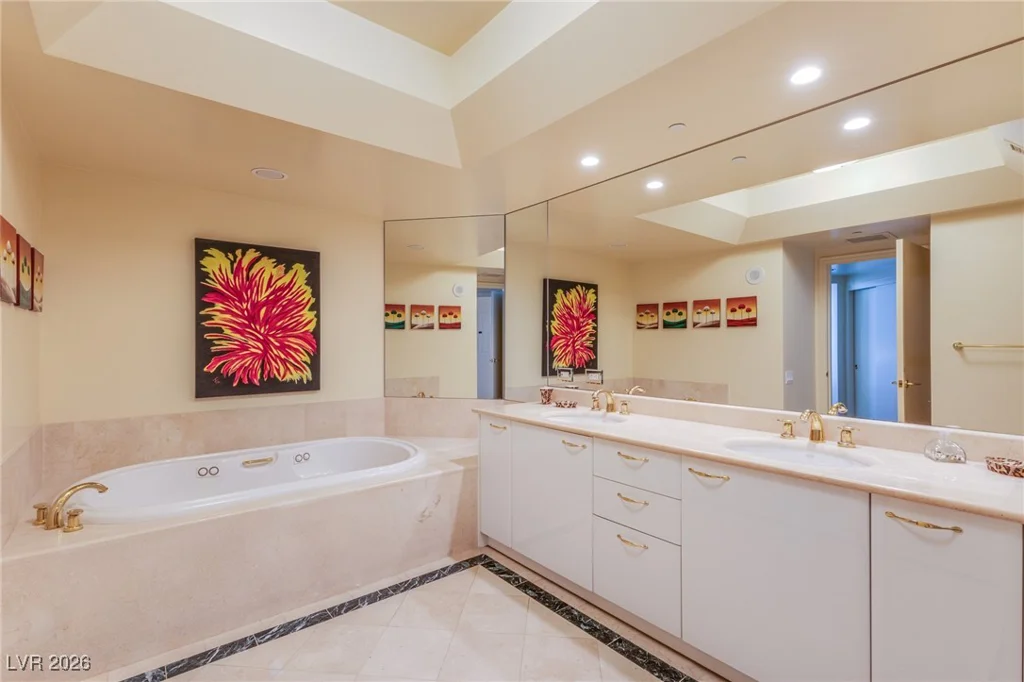 2877 Paradise, Las Vegas, NV 89109