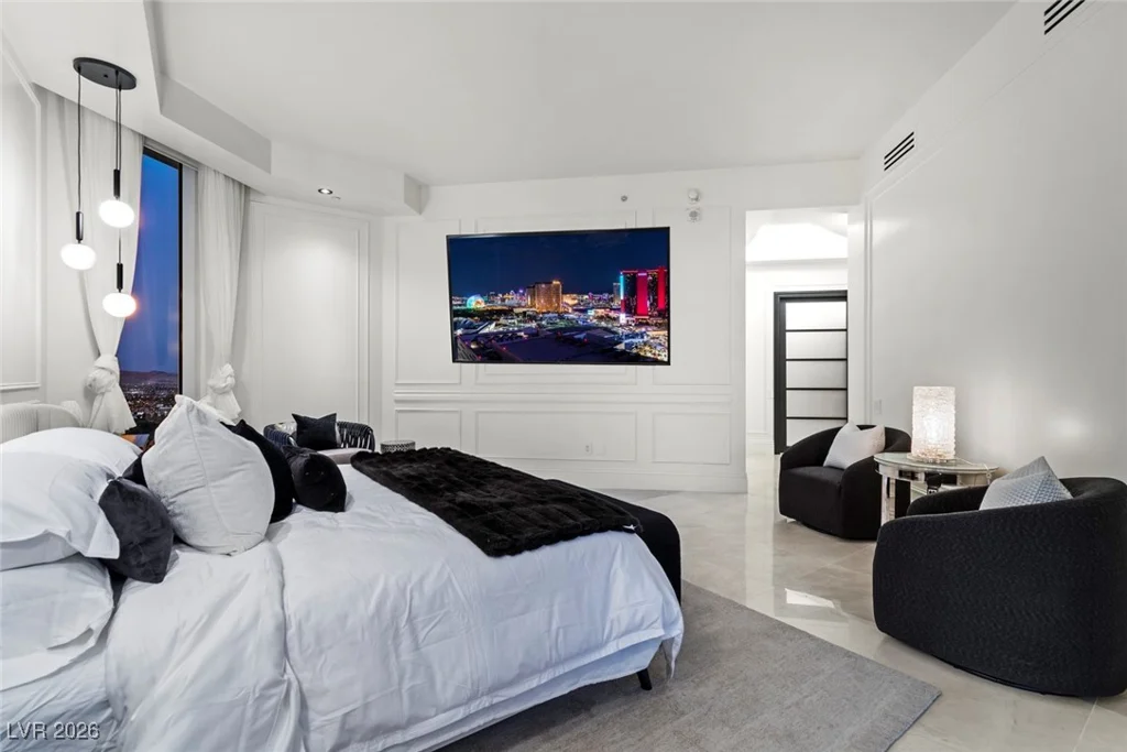 2747 Paradise, Las Vegas, NV 89109