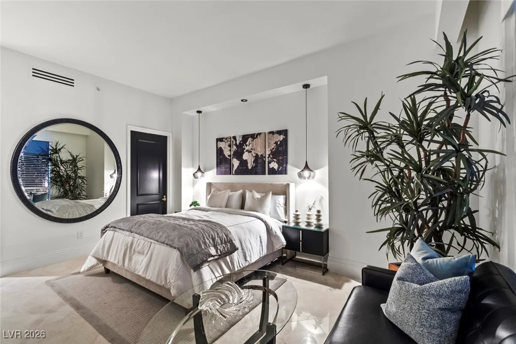 2747 Paradise, Las Vegas, NV 89109