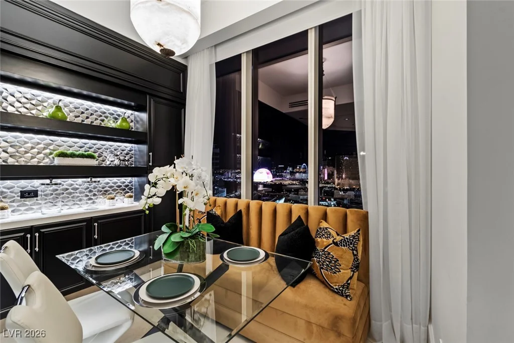 2747 Paradise, Las Vegas, NV 89109