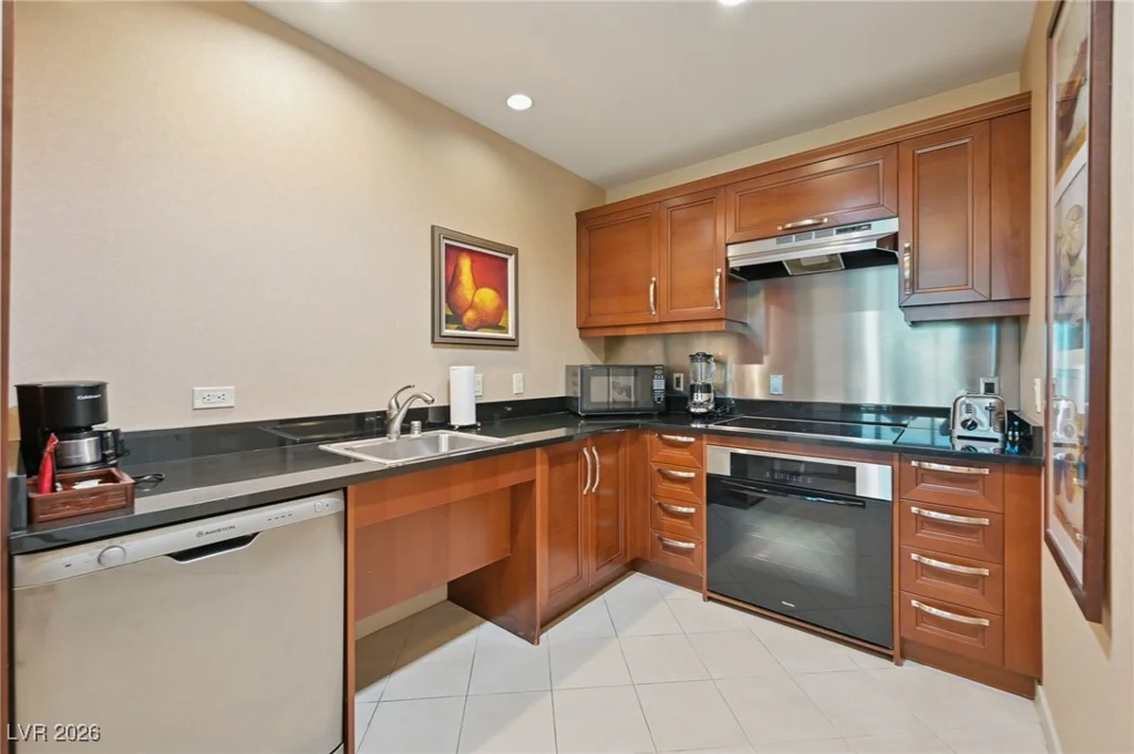 135 Harmon, Las Vegas, NV 89109