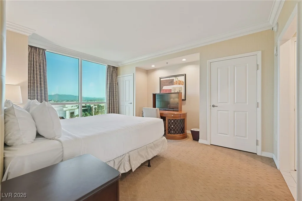 135 Harmon, Las Vegas, NV 89109