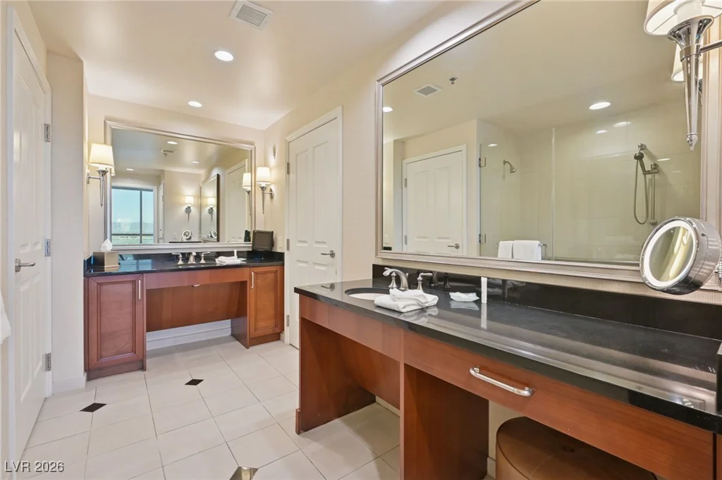 135 Harmon, Las Vegas, NV 89109