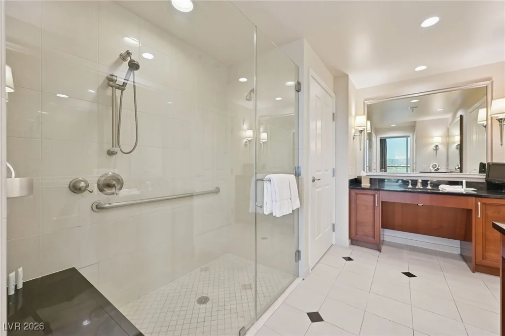 135 Harmon, Las Vegas, NV 89109