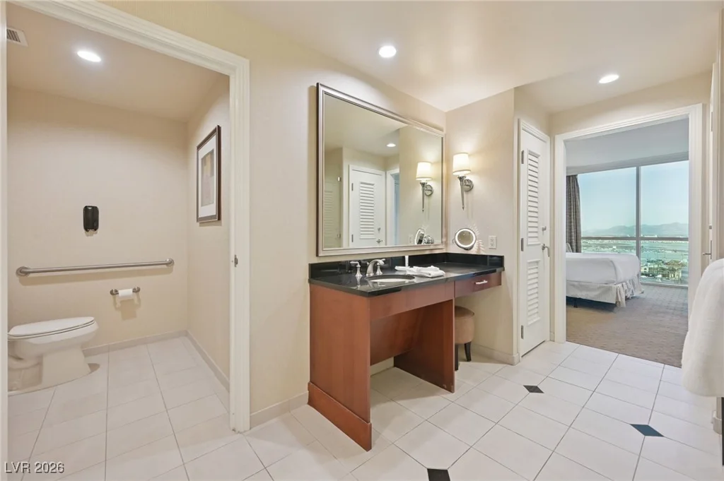 135 Harmon, Las Vegas, NV 89109