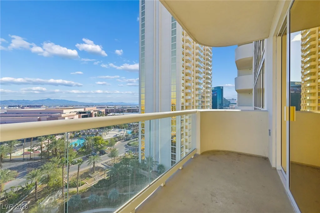 135 Harmon, Las Vegas, NV 89109